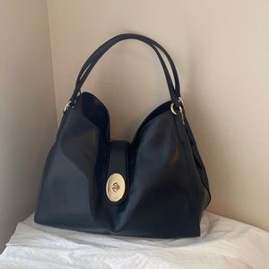 🚨🚨SALE!!🚨🚨Coach Carlyle Shoulder Bag F37637